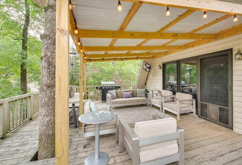 Lake Hamilton Cabin: Boating Getaway!