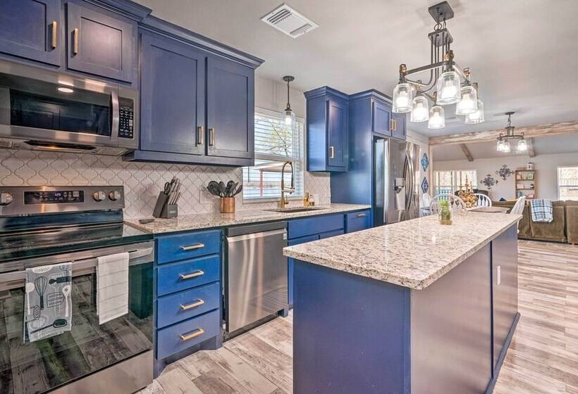 Lakefront Fort Towson Home: Private Dock & 3 Decks