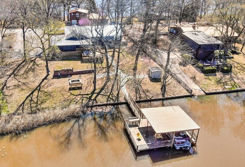 Lakefront Fort Towson Home: Private Dock & 3 Decks