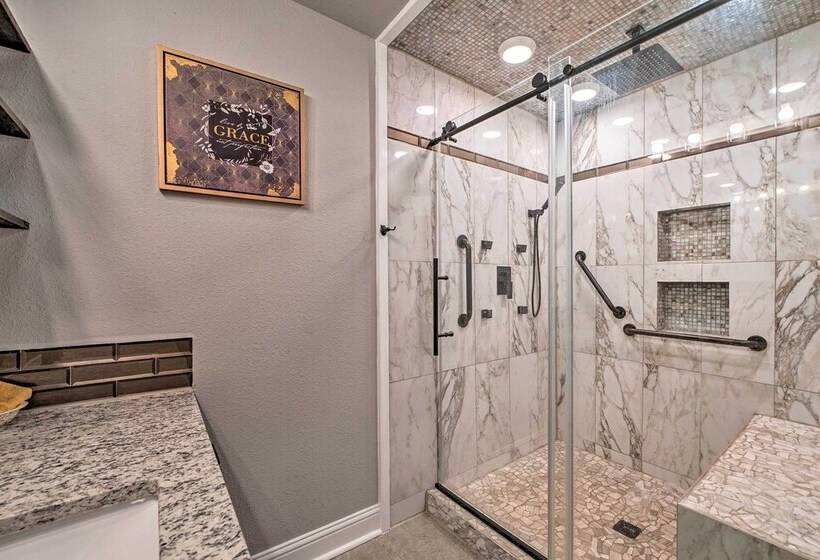 Lakefront Fort Towson Home: Private Dock & 3 Decks