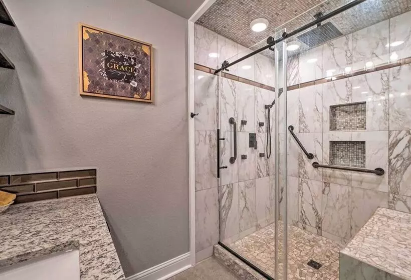 Lakefront Fort Towson Home: Private Dock & 3 Decks