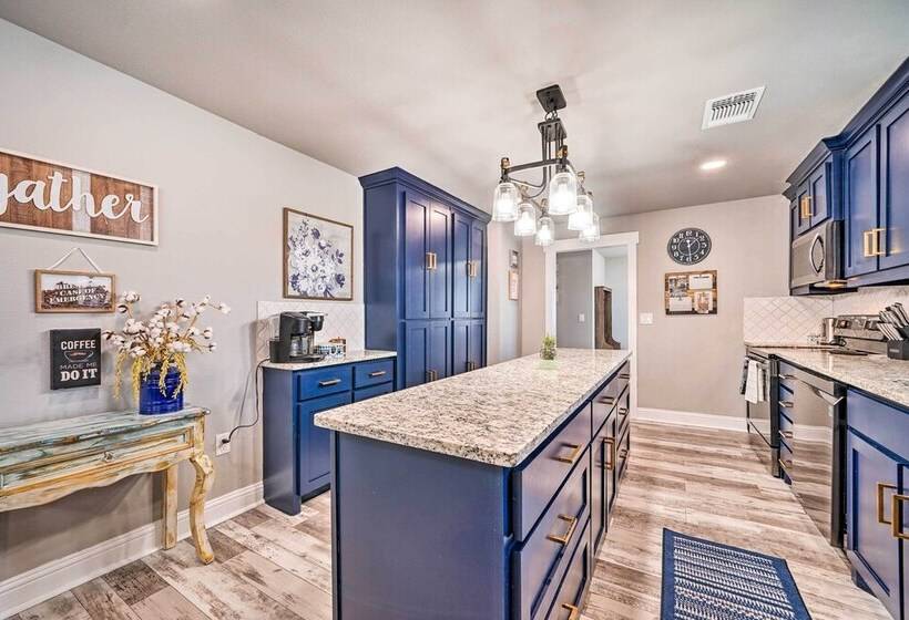 Lakefront Fort Towson Home: Private Dock & 3 Decks