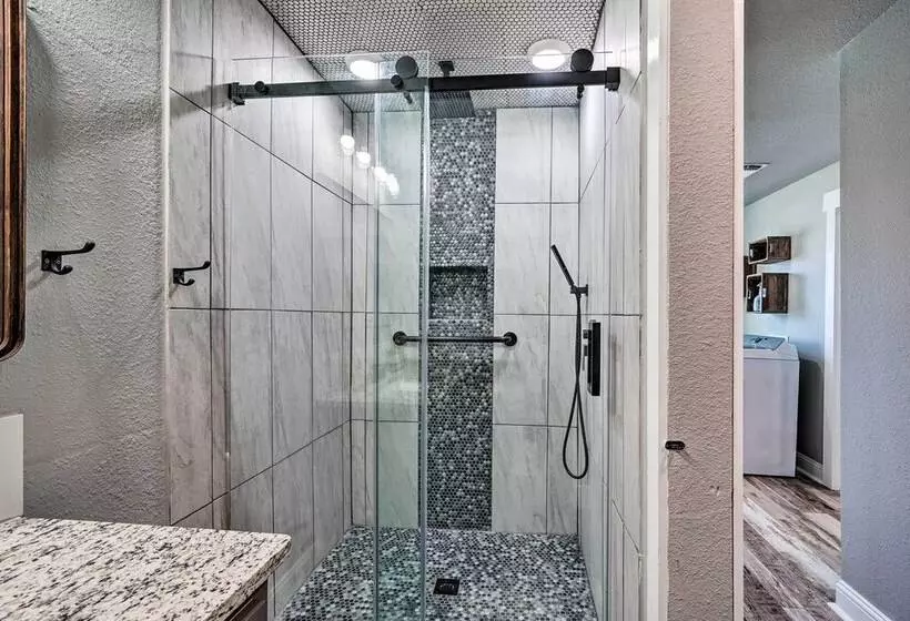 Lakefront Fort Towson Home: Private Dock & 3 Decks