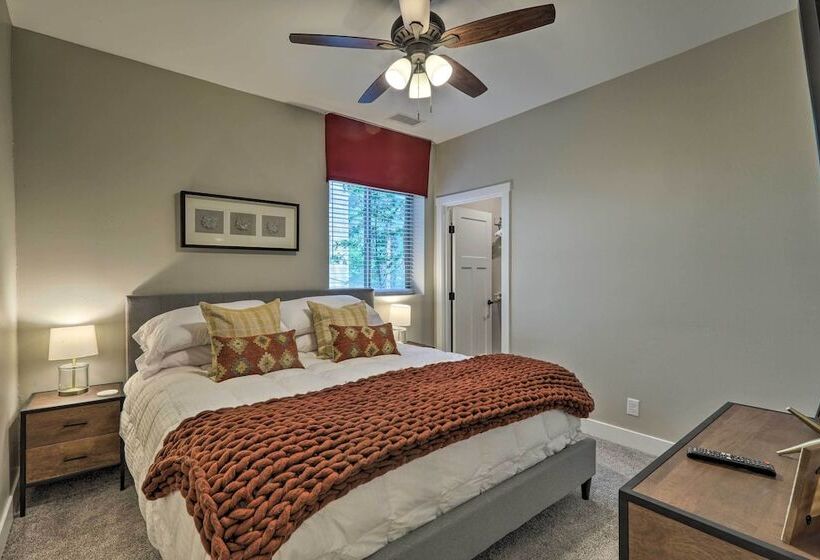 Lavish National Forest Retreat W/ Hot Tub + Views!