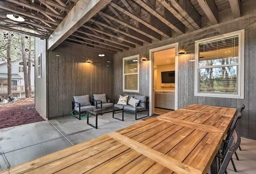 Lavish National Forest Retreat W/ Hot Tub + Views!