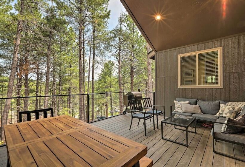 Lavish National Forest Retreat W/ Hot Tub + Views!