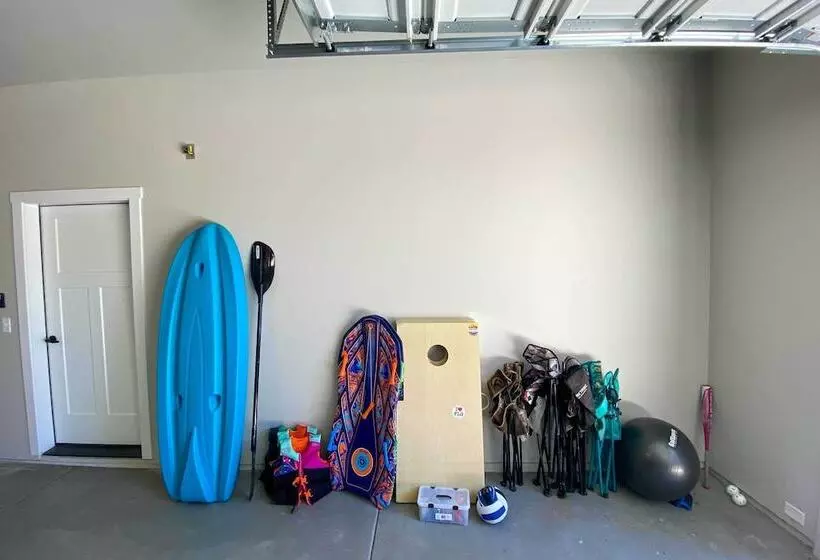 Lavish National Forest Retreat W/ Hot Tub + Views!