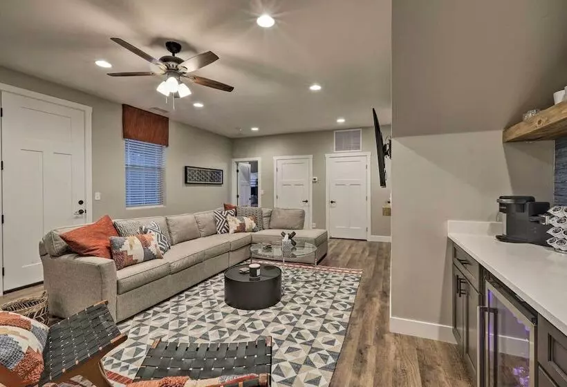 Lavish National Forest Retreat W/ Hot Tub + Views!