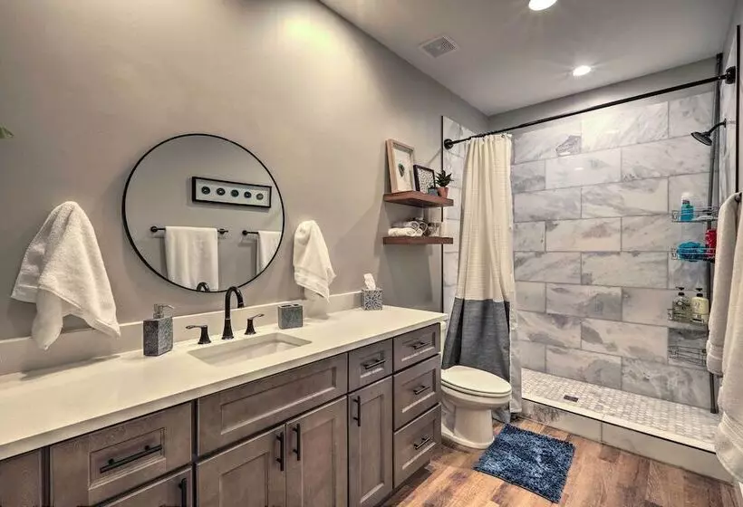 Lavish National Forest Retreat W/ Hot Tub + Views!