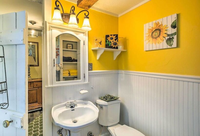 Lucy S Place  Elizabethtown Home W/ Fire Pit