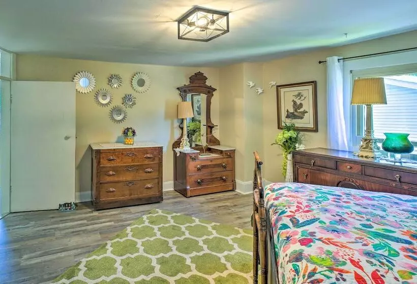 Lucy S Place  Elizabethtown Home W/ Fire Pit