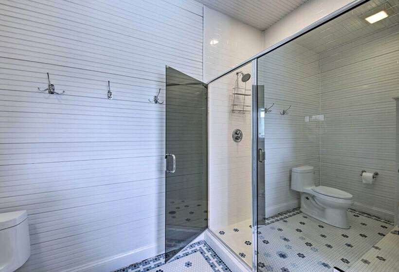 Luxe Barndominium W/ Home Gym, Theater, & More!