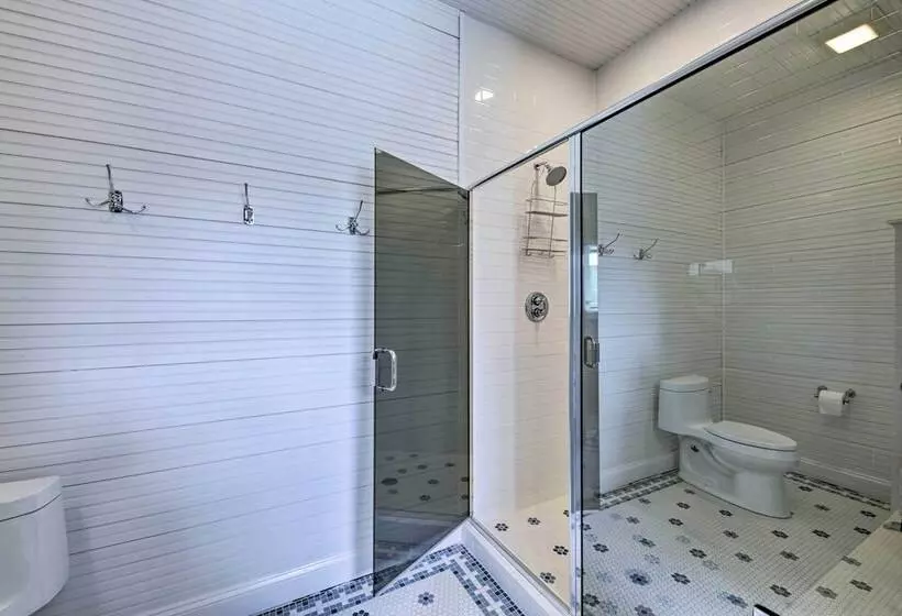 Luxe Barndominium W/ Home Gym, Theater, & More!