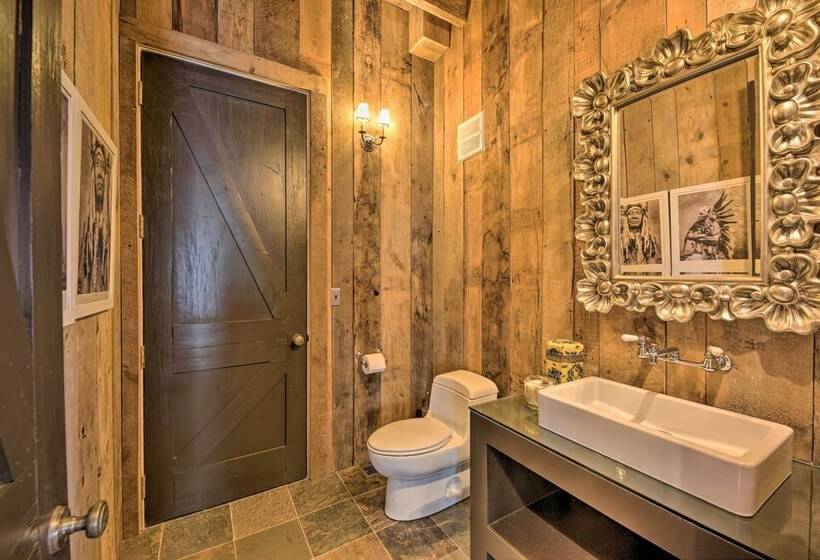 Luxe Barndominium W/ Home Gym, Theater, & More!