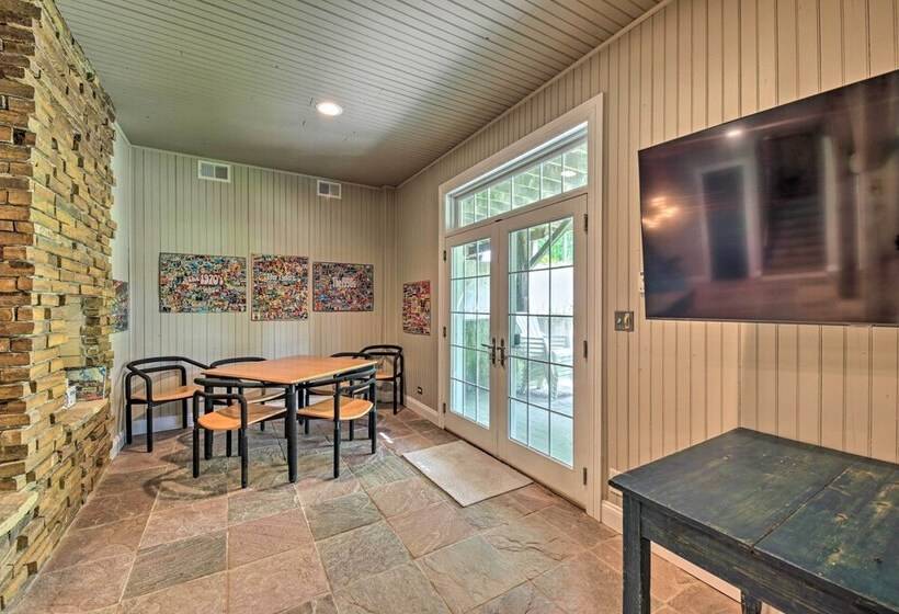 Luxe Barndominium W/ Home Gym, Theater, & More!