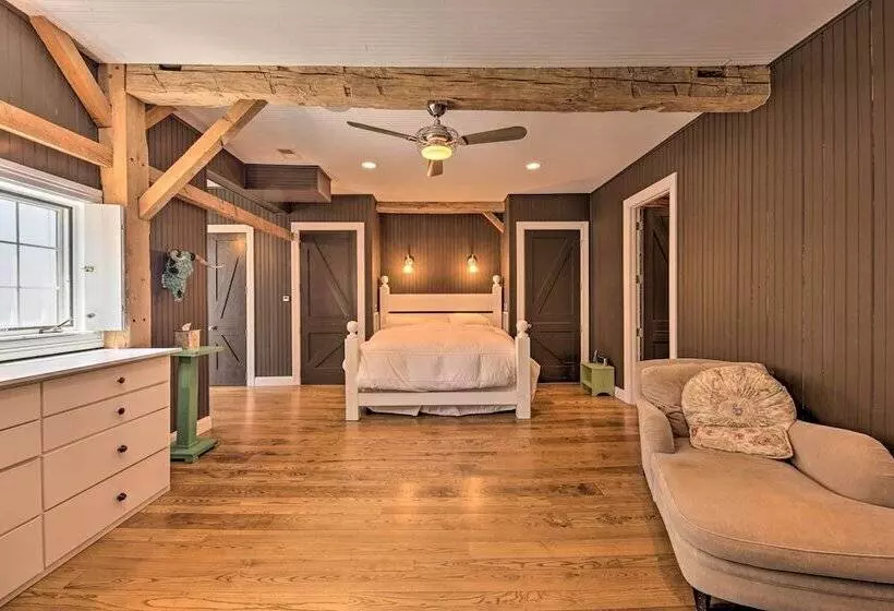 Luxe Barndominium W/ Home Gym, Theater, & More!