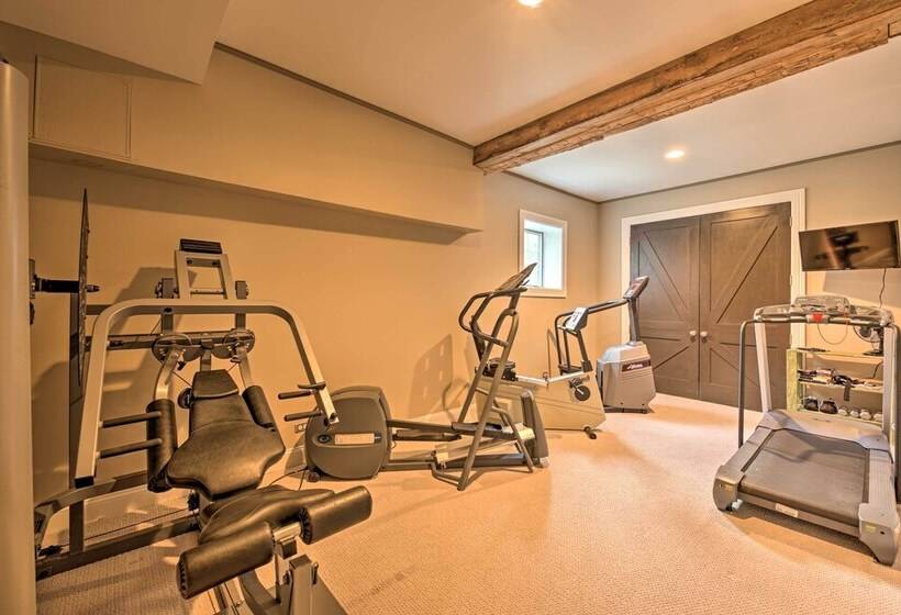 Luxe Barndominium W/ Home Gym, Theater, & More!