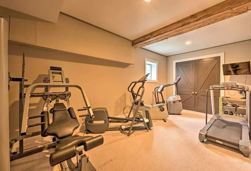 Luxe Barndominium W/ Home Gym, Theater, & More!