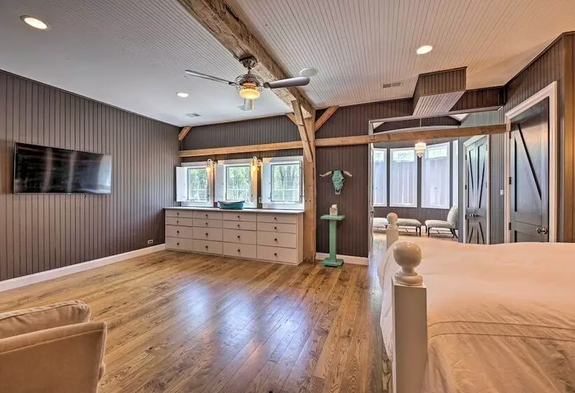 Luxe Barndominium W/ Home Gym, Theater, & More!