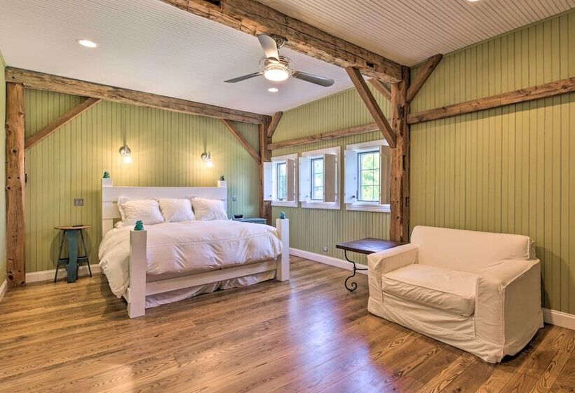 Luxe Barndominium W/ Home Gym, Theater, & More!