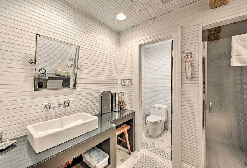 Luxe Barndominium W/ Home Gym, Theater, & More!