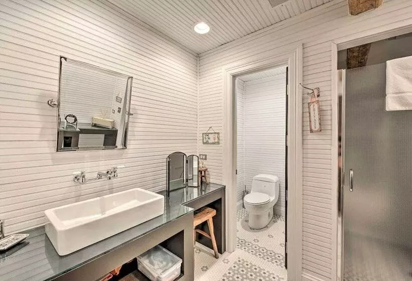 Luxe Barndominium W/ Home Gym, Theater, & More!