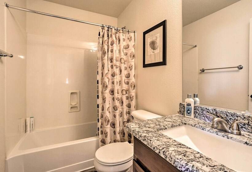 Maricopa House W/ Private Pool & Putting Green!