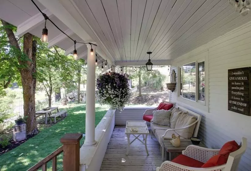 Modern Farmhouse W/ Movie Room   6 Mi To Lake!