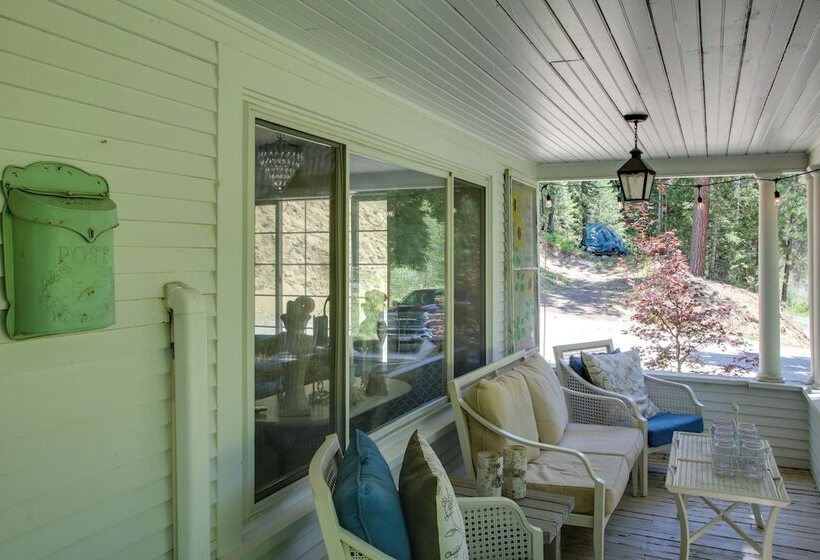 Modern Farmhouse W/ Movie Room 6 Mi To Lake!