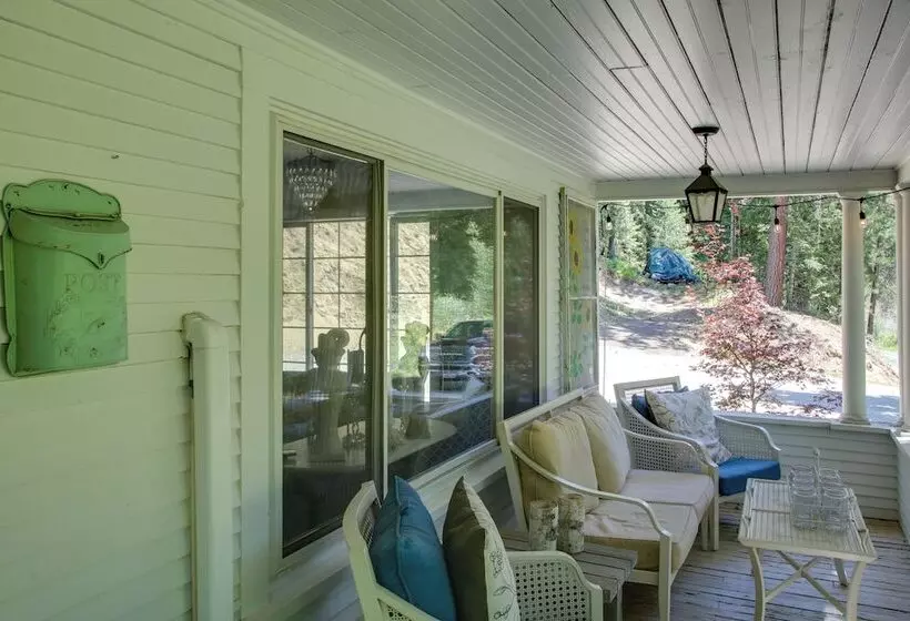 Modern Farmhouse W/ Movie Room   6 Mi To Lake!