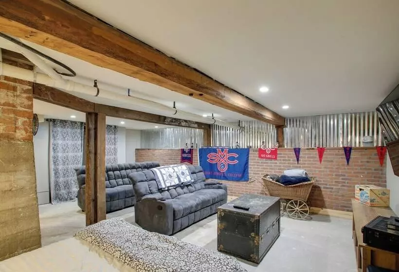 Modern Farmhouse W/ Movie Room   6 Mi To Lake!