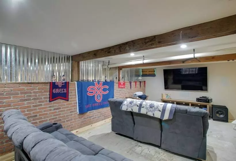 Modern Farmhouse W/ Movie Room   6 Mi To Lake!