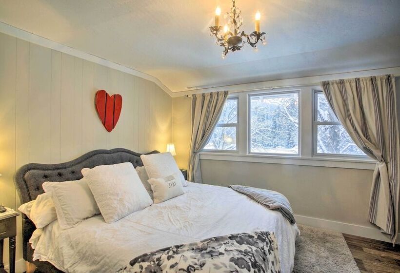 Modern Farmhouse W/ Movie Room 6 Mi To Lake!