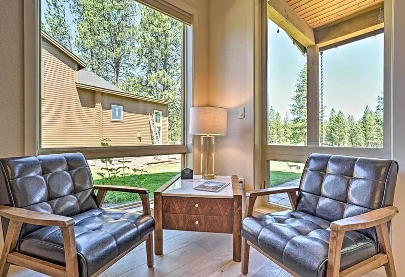 Mountain Base Lodge: 6 Miles To Downtown Bend