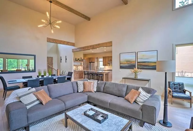 Mountain Base Lodge: 6 Miles To Downtown Bend