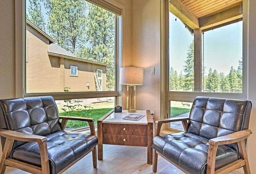 Mountain Base Lodge: 6 Miles To Downtown Bend