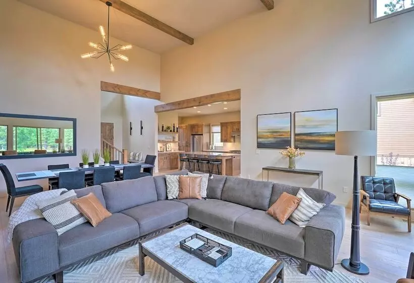 Mountain Base Lodge: 6 Miles To Downtown Bend