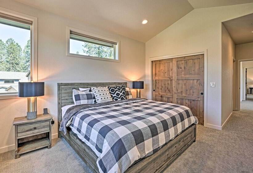 Mountain Base Lodge: 6 Miles To Downtown Bend