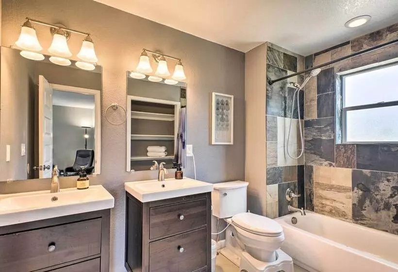 Mtn View Home On 3 Acres W/ Arcade & Hot Tub!