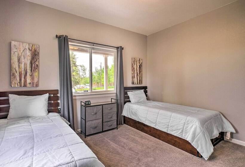 Mtn View Home On 3 Acres W/ Arcade & Hot Tub!