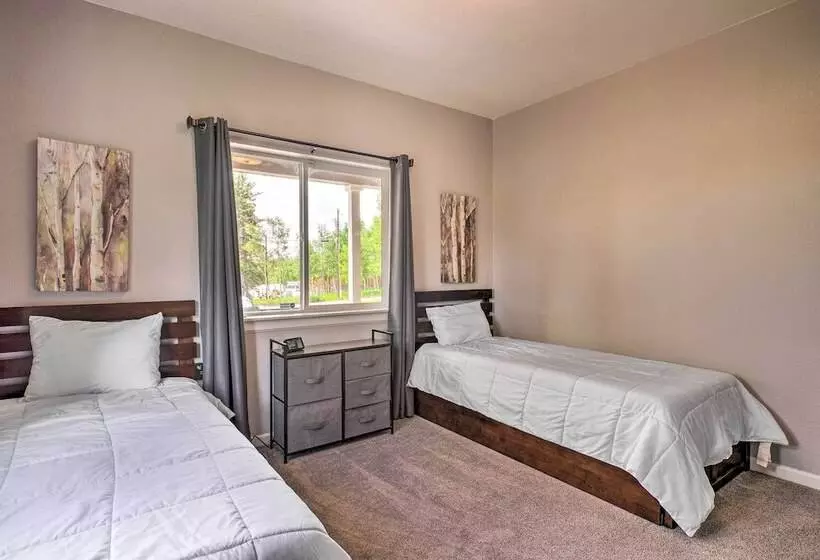 Mtn View Home On 3 Acres W/ Arcade & Hot Tub!