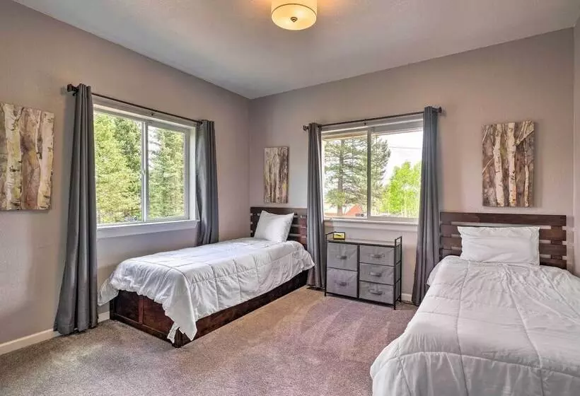 Mtn View Home On 3 Acres W/ Arcade & Hot Tub!