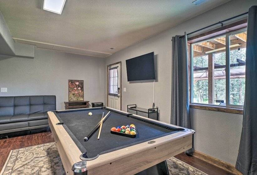 Mtn View Home On 3 Acres W/ Arcade & Hot Tub!