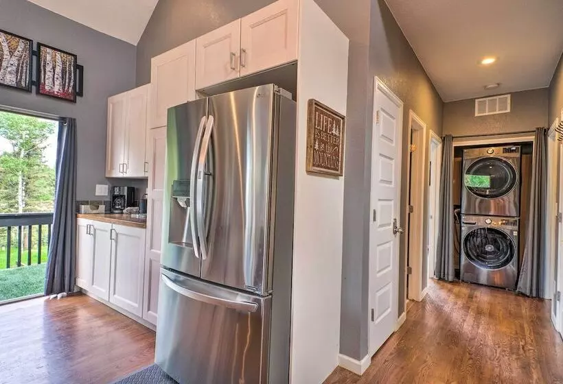 Mtn View Home On 3 Acres W/ Arcade & Hot Tub!