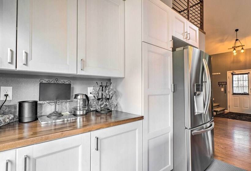 Mtn View Home On 3 Acres W/ Arcade & Hot Tub!