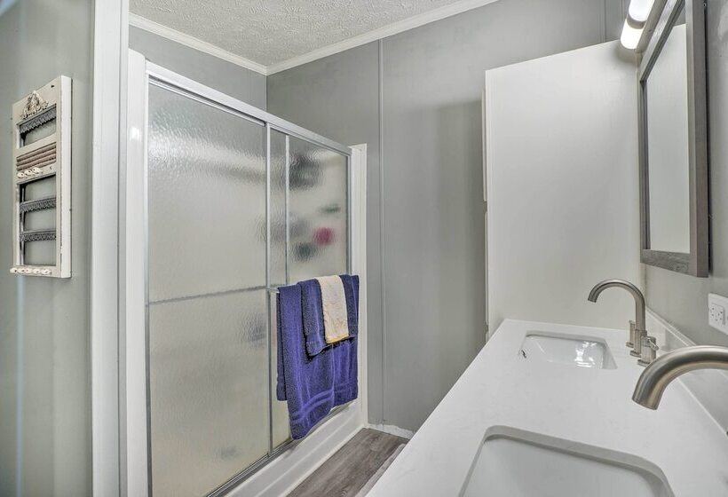 Noteworthy Cabin: Grill, Walk To Beaver Lake!