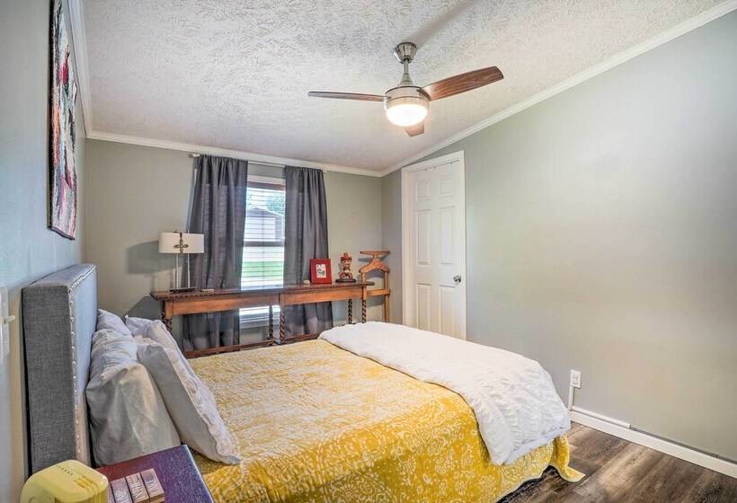 Noteworthy Cabin: Grill, Walk To Beaver Lake!