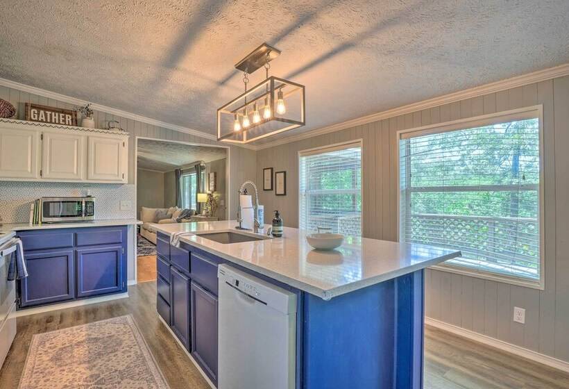 Noteworthy Cabin: Grill, Walk To Beaver Lake!