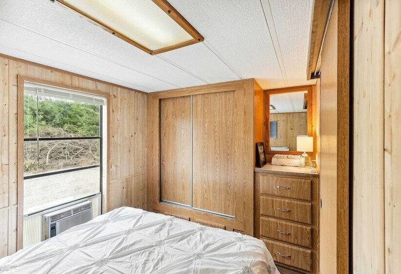 Oak Grove Nature Retreat W/ Kayaks & Mountain View