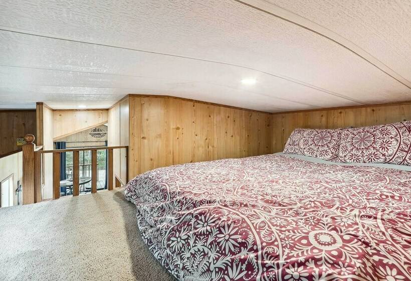 Oak Grove Nature Retreat W/ Kayaks & Mountain View